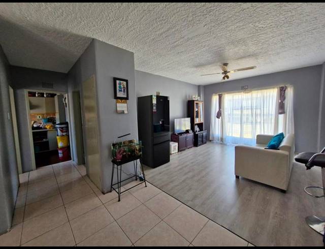 1 BEDROOM APARTMENT FOR SALE IN KEMPTON PARK CENTRAL